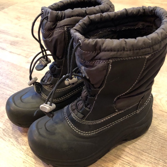 Kids Black Northface snow boots. Sturdy tread, easy to put on. - Picture 1 of 5